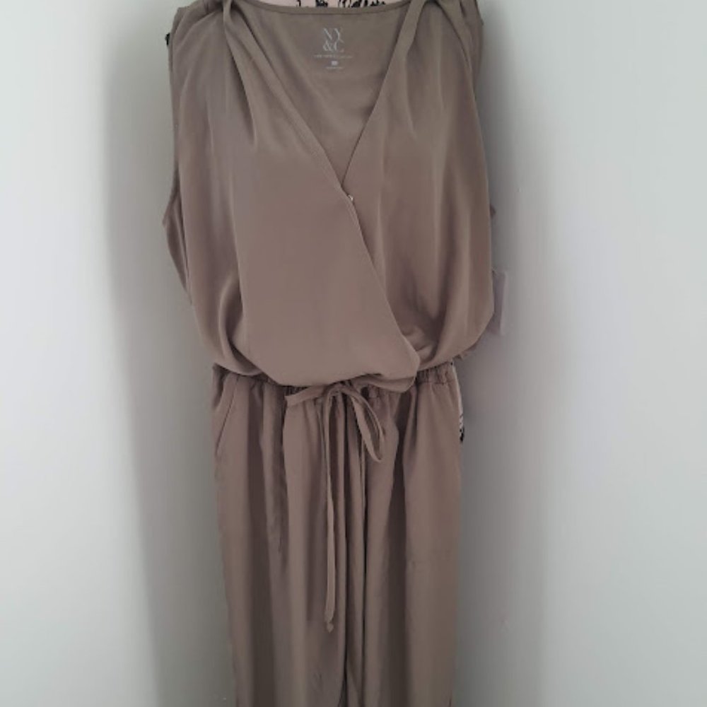 NEW YORK & COMPANY - sleeveless pant jumper